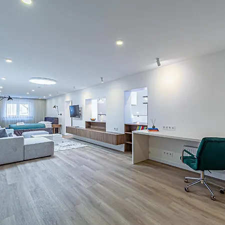 Symphony With Free Parking Apartment Kaunas